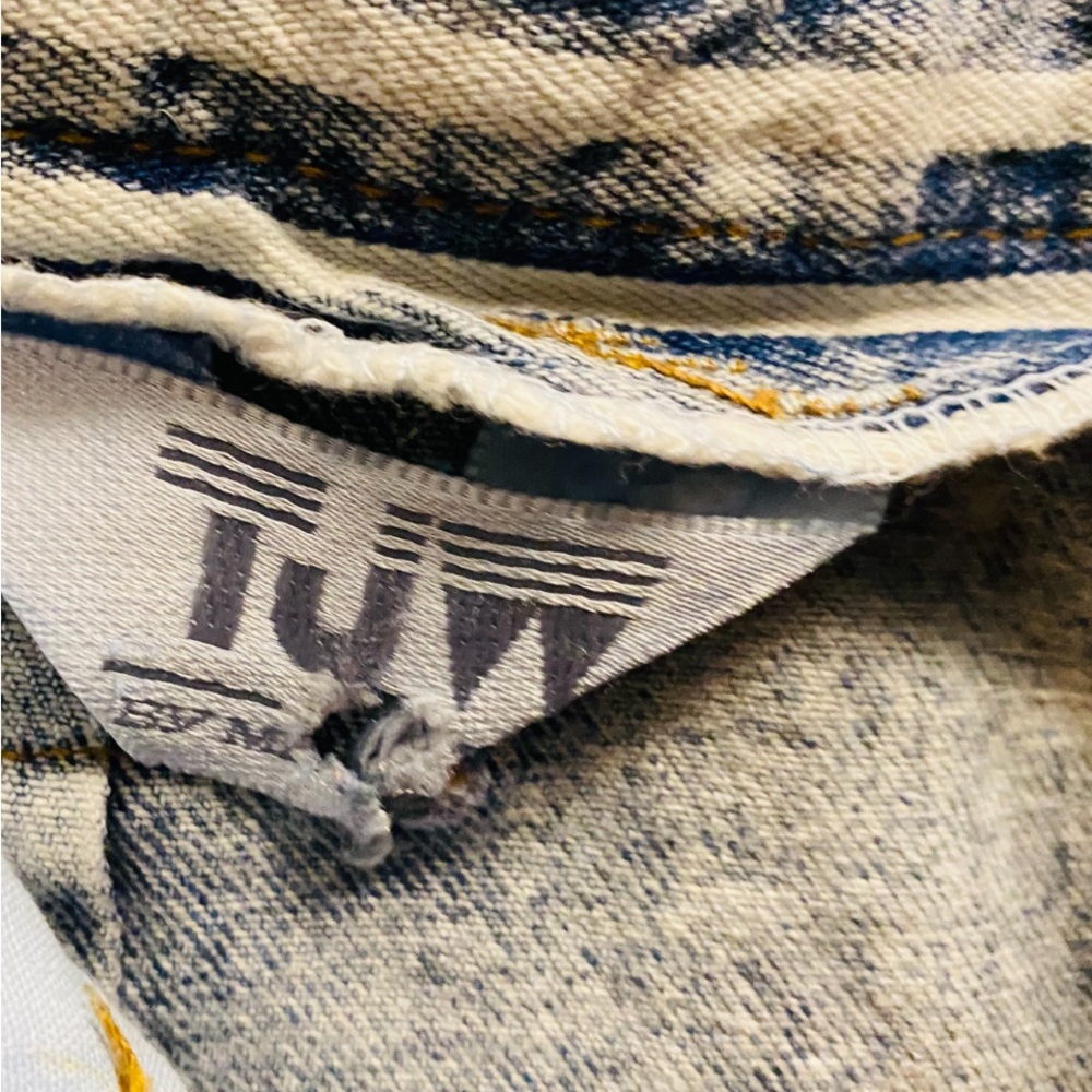 Blue High-Waisted Jean Shorts with Vintage Acid Wash - Picture 3 of 3